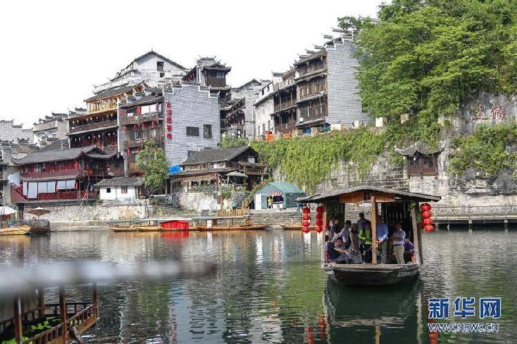 肚脐眼里的黑点是什么，可以扣吗？谢谢了，大神帮忙啊游戏画面
